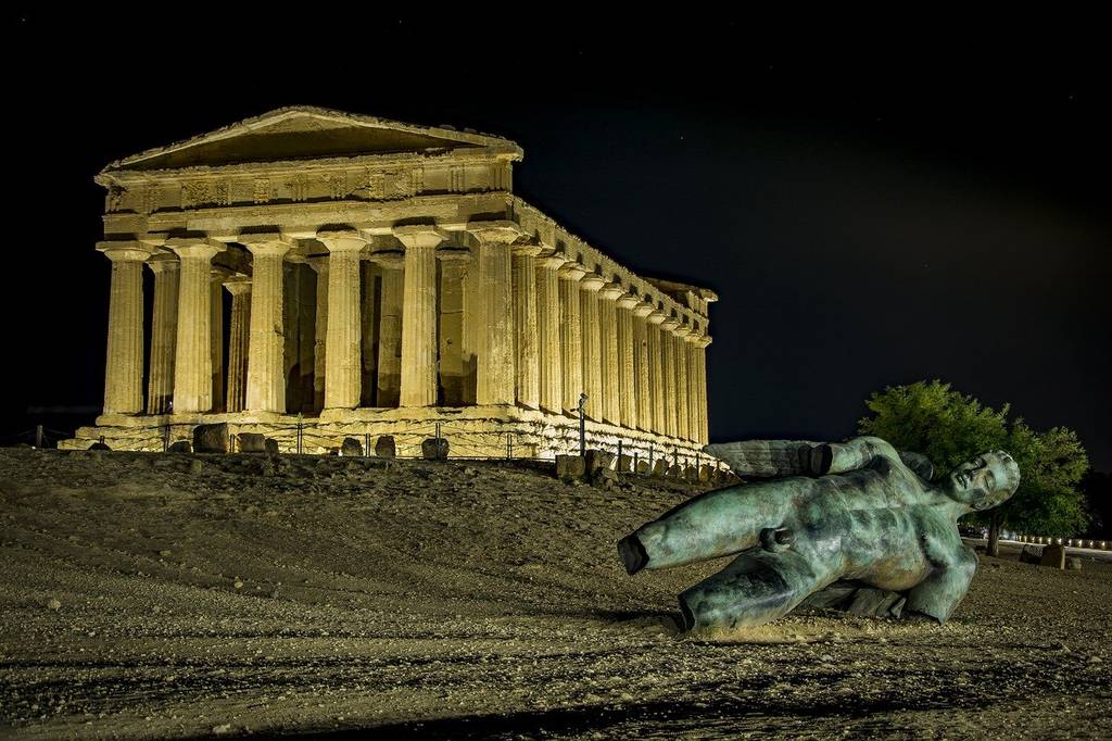 night tour at the valley of temples in Agrigento